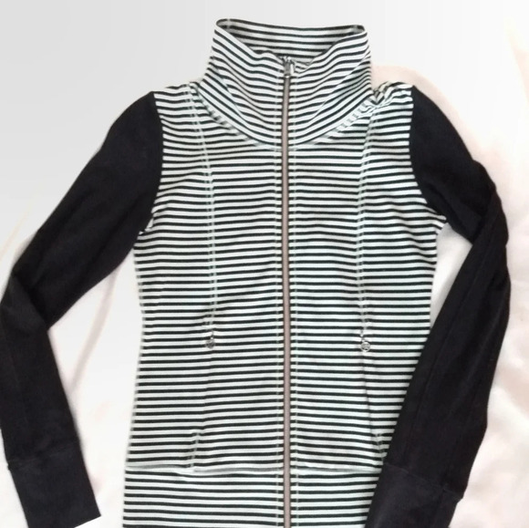 Lululemon women's striped everyday yoga zip up jacket EUC 4 - Picture 2 of 5